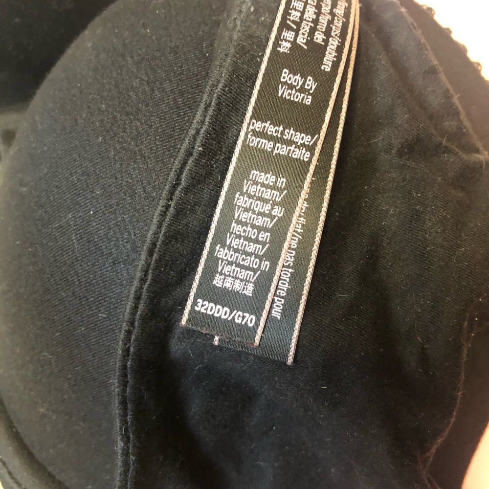 32DDD Victoria’s Secret.